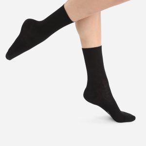 Plain black socks in soft wool for women