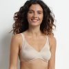 Generous Minimizer bra in barely beige